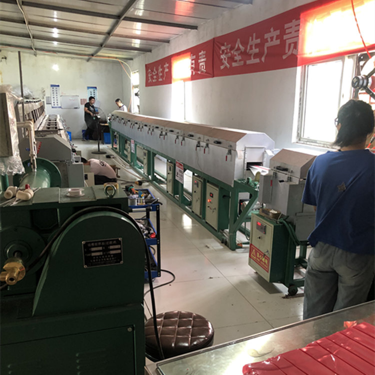 硅膠擠出機(jī)IMG_5358_副本.jpg
